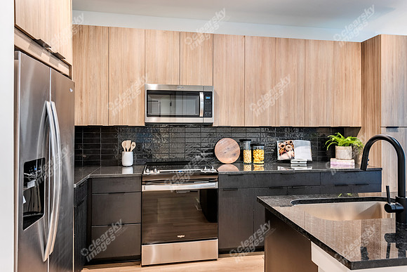 536-w-tremont-int3698