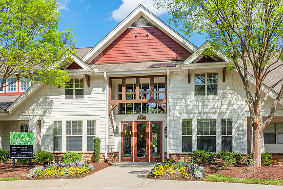 8230-greenway-ext0353