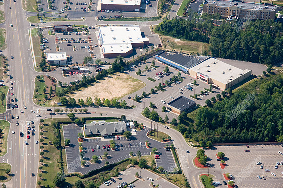 southern-pines-shopping-air-0711-799