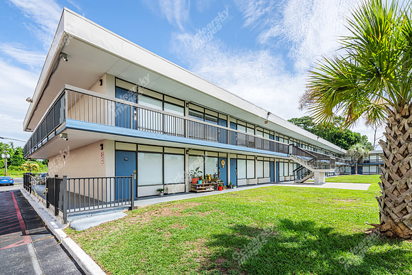 4903-market-ext22977