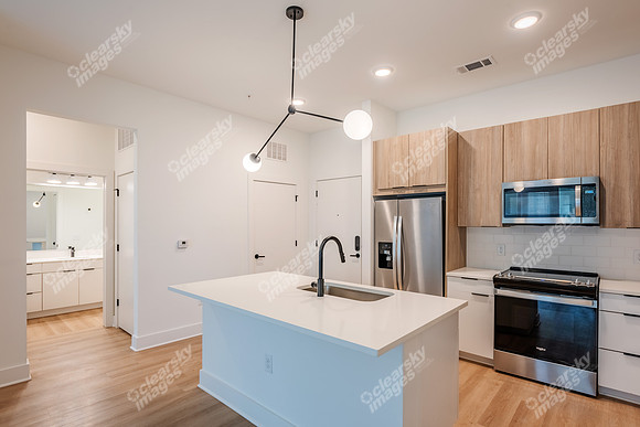 536-w-tremont-int3858
