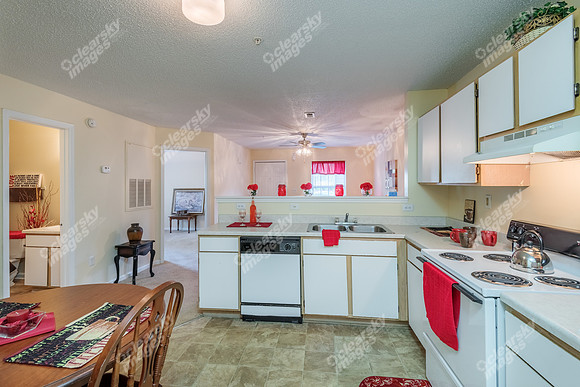 cypress-run-columbia-apts-int-6052