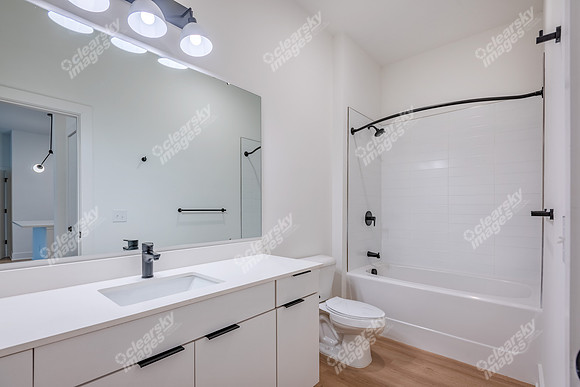 536-w-tremont-int3863