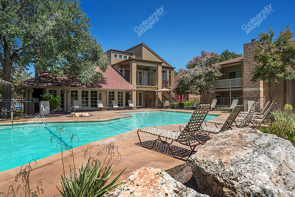 balcones-woods-apts-9547