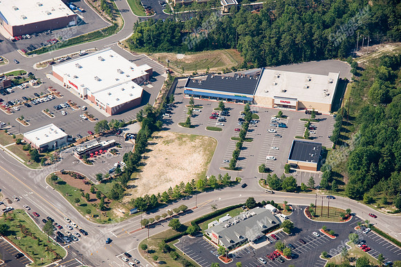 southern-pines-shopping-air-0711-796