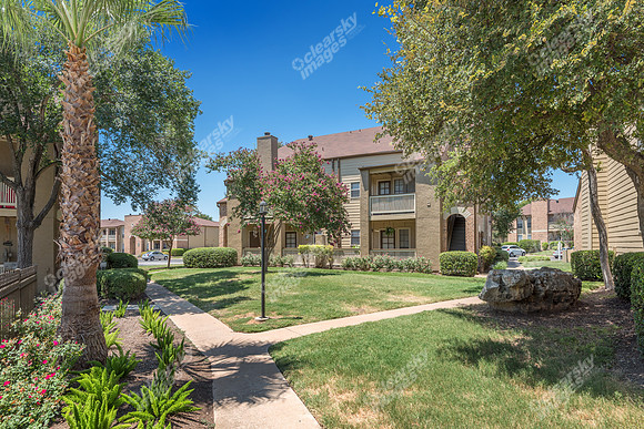 balcones-woods-apts-9694