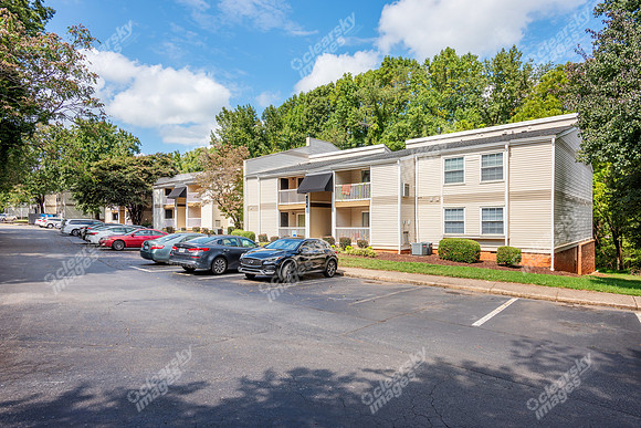 5518-w-market-ext8636