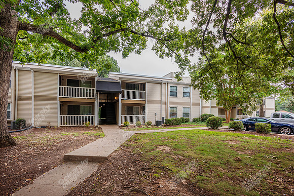 5518-w-market-ext0248