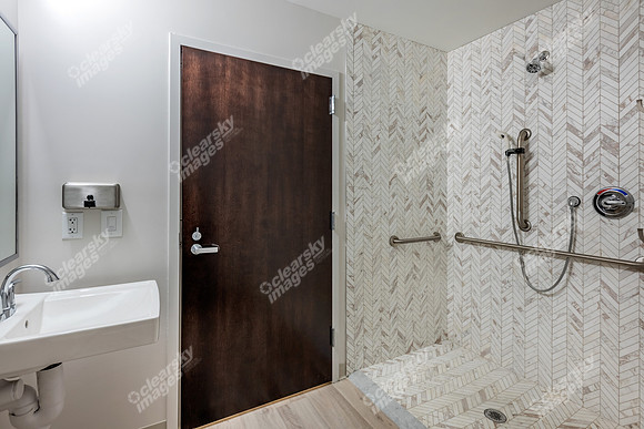 CarolinaPetsAnimalHospital_Restroom451