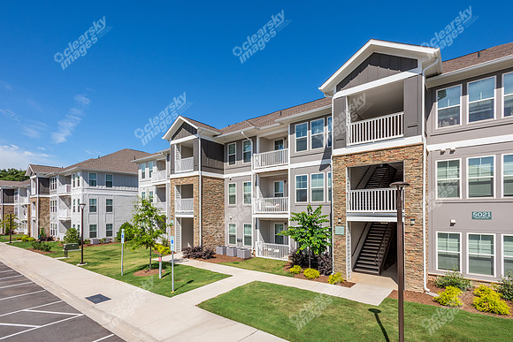 7030-parkway-ext0319