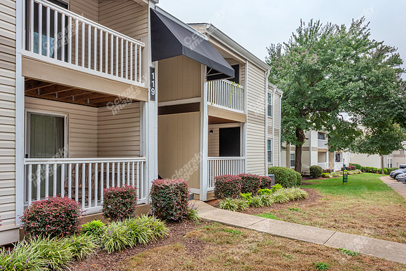 5518-w-market-ext0233