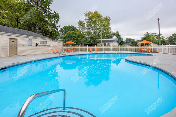 5518-w-market-ext0299