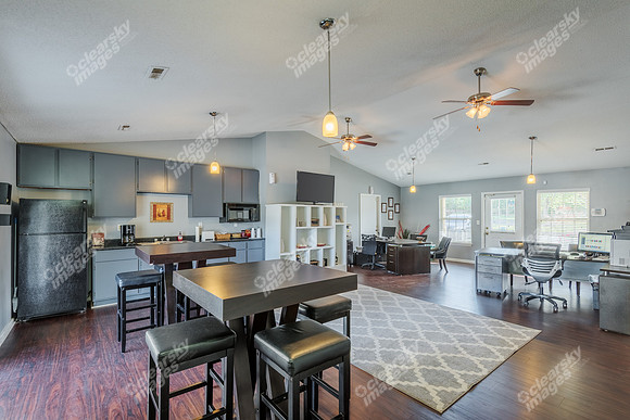 cypress-run-columbia-apts-int-5899