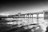 orange-beach-pier-139bw