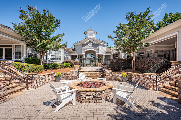 7030-parkway-ext0376