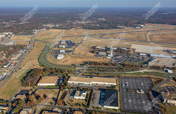 airport-center-112114-2822