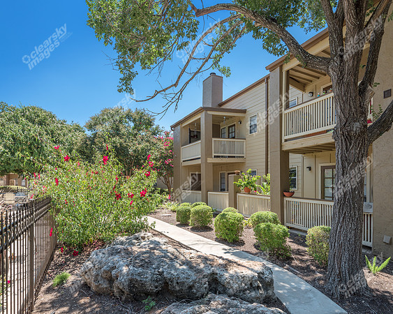 balcones-woods-apts-9697