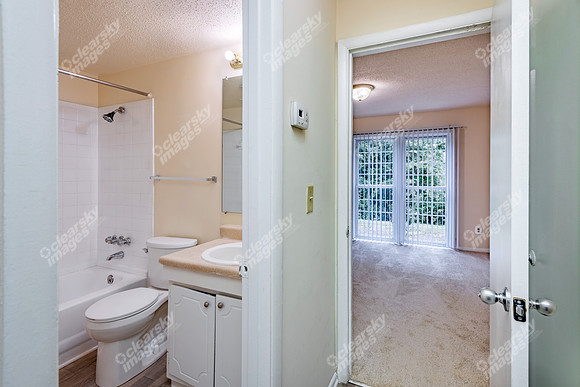402-e-montcastle-int9830