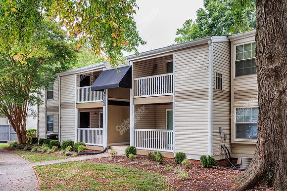 5518-w-market-ext0356