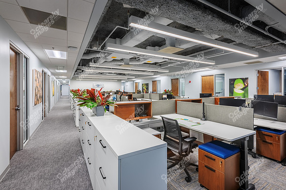 200-s-tryon-int-5940