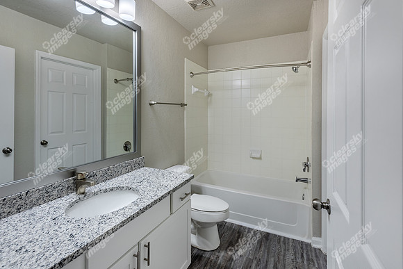 7030-parkway-int0654