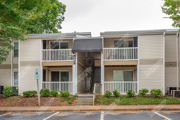 5518-w-market-ext0203