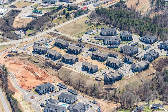 105-holston-air-0513